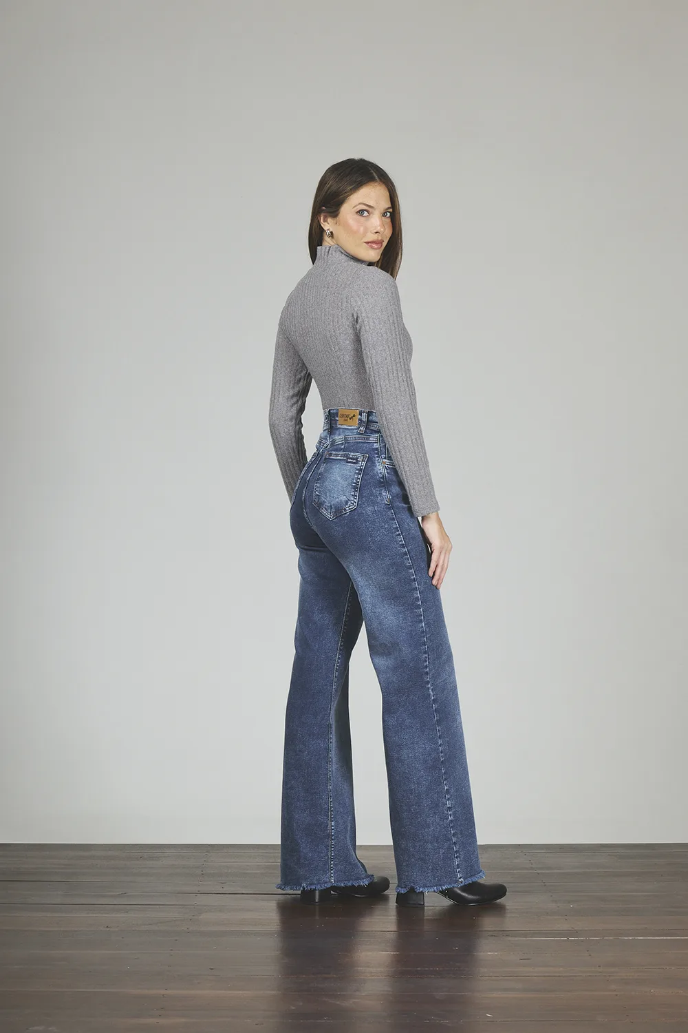 Alternative view of ART. 229 | WIDE LEG BOTA DESFLECADO ELASTIZADO