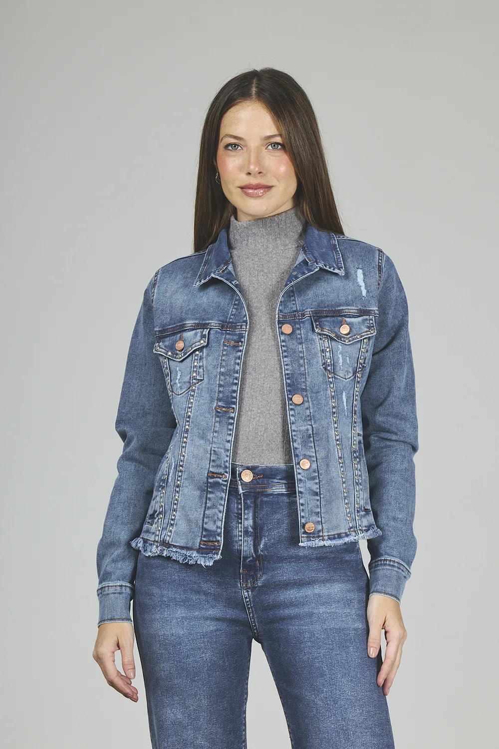 ART. 251 | CAMPERA CON ROTURA Y TACHA DEFLECADO ELASTIZADO