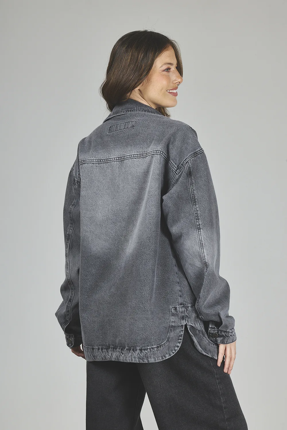 Alternative view of ART. 321 | CAMISACO OVERSIZE GRIS RÍGIDO