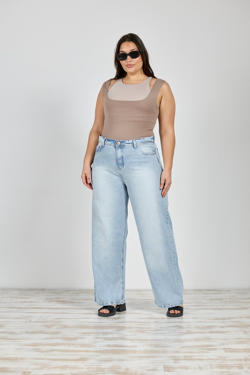 ART. 870 | BAGGY CELESTE CON STRASS TRANSPARENTE RÍGIDO