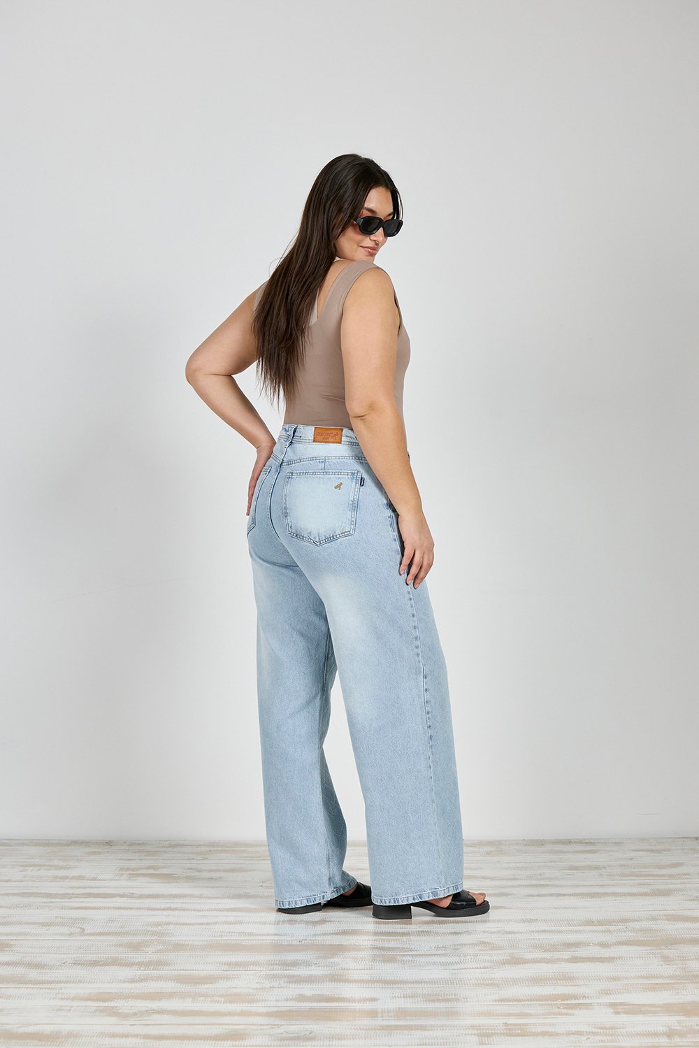 Alternative view of ART. 870 | BAGGY CELESTE CON STRASS TRANSPARENTE RÍGIDO