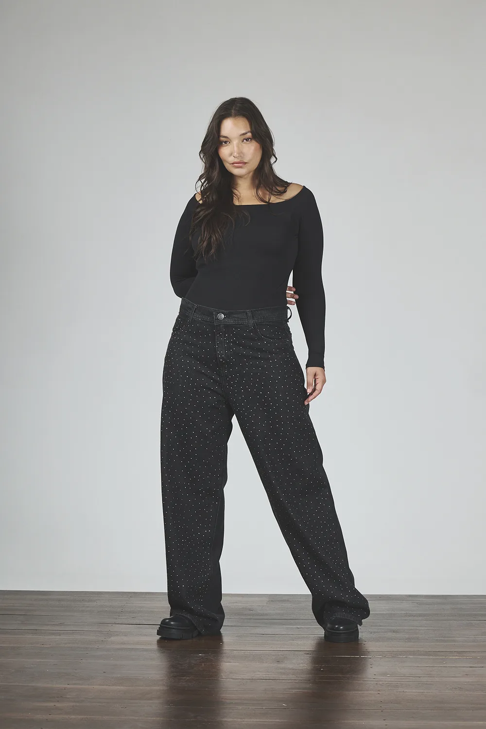 ART. 882 | WIDE LEG NEGRO CON STRAS RÍGIDO