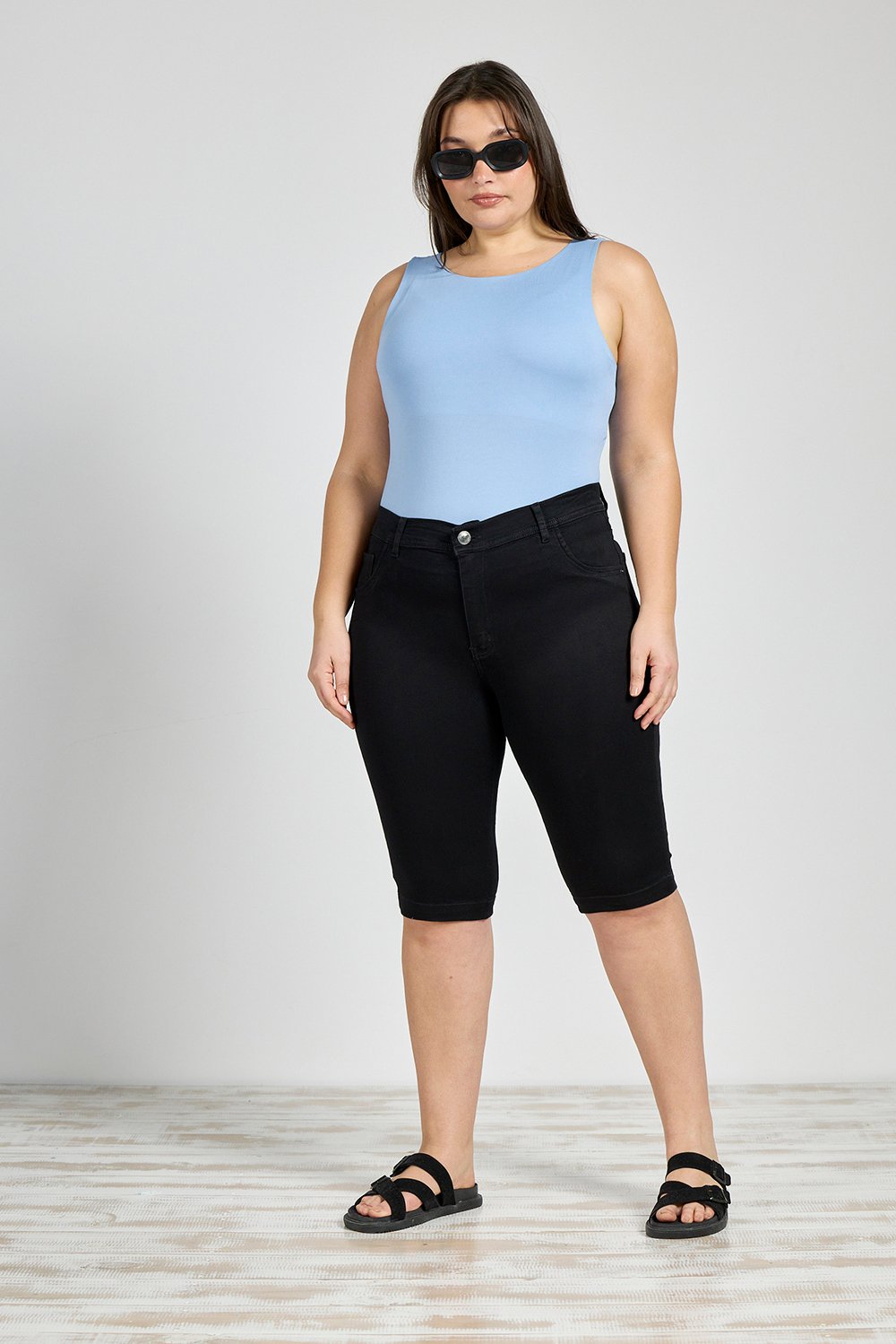 ART. M-509 | BERMUDA NEGRA CLASICA ELASTIZADA