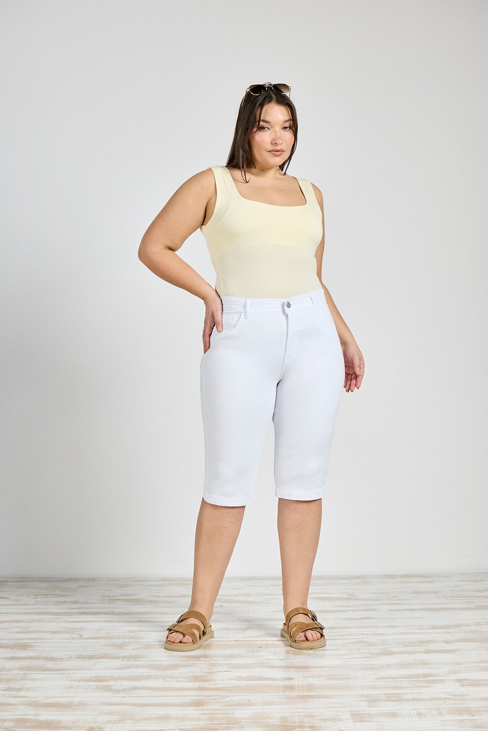 ART. M-511 | BERMUDA BLANCA CLASICA ELASTIZADO