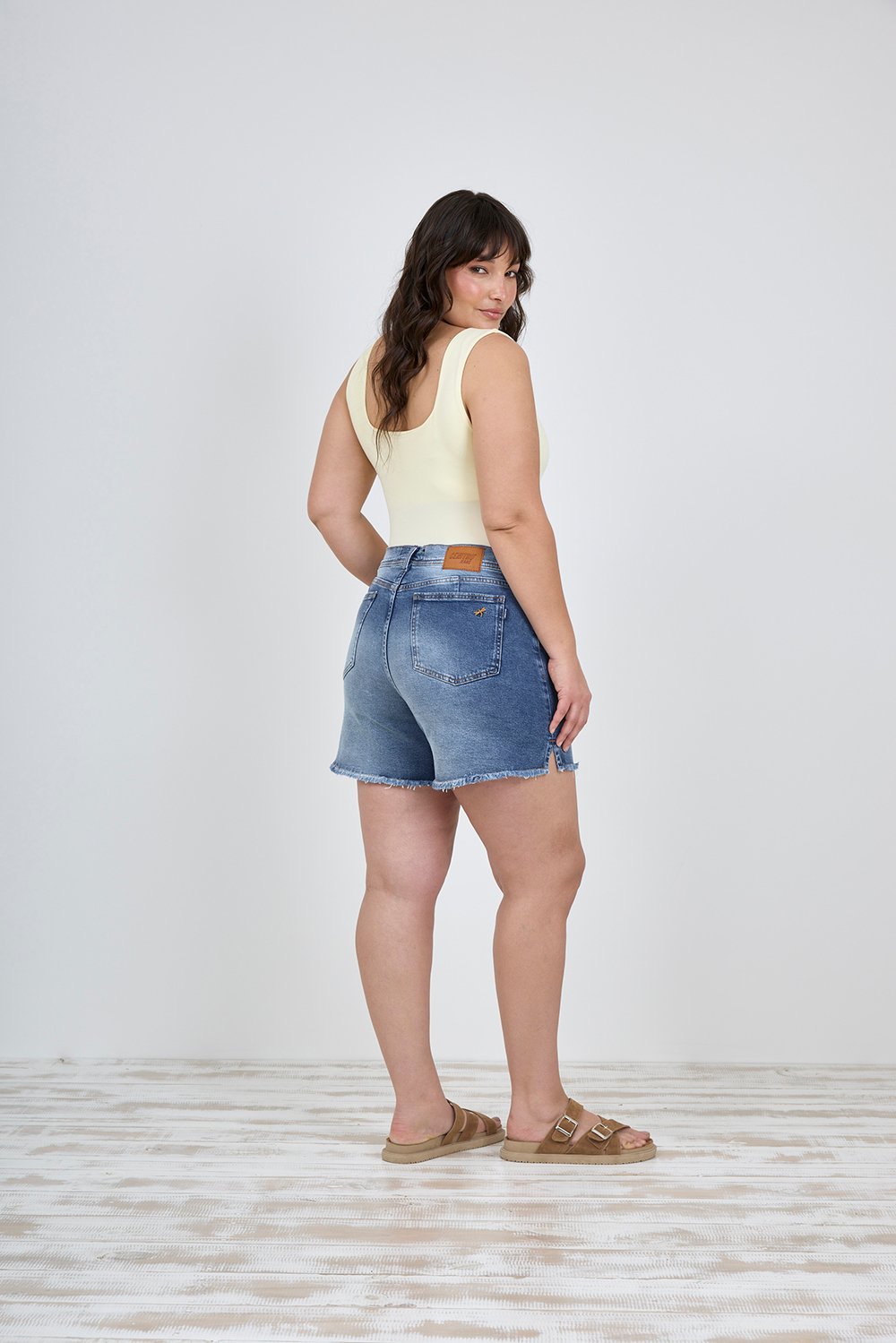 Alternative view of ART. M-571 | SHORT STONE DEFLECADO CON ABERTURA LATERAL ELASTIZADO