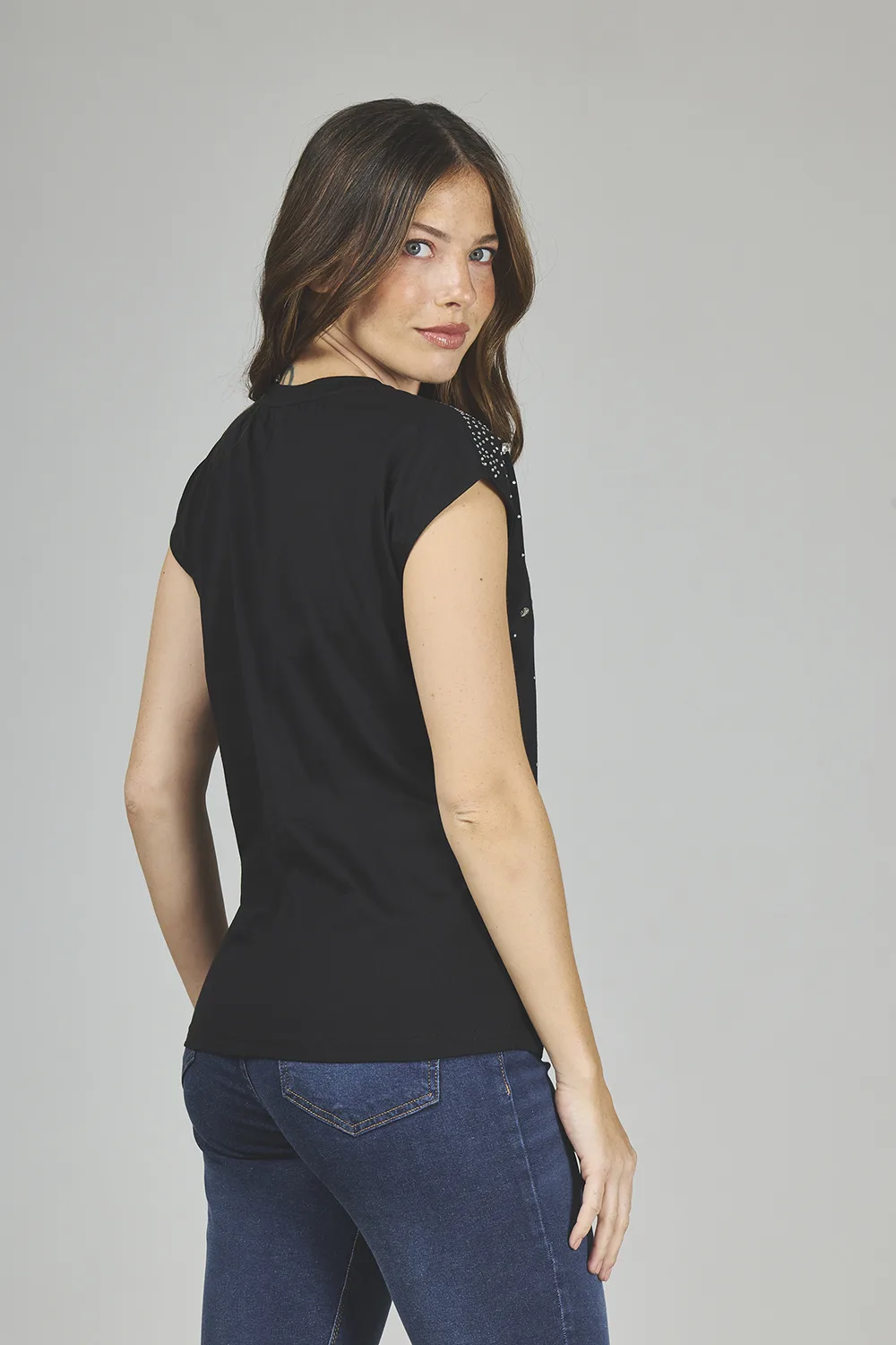 Alternative view of ART. A-54 | REMERA NEGRA CON BRILO